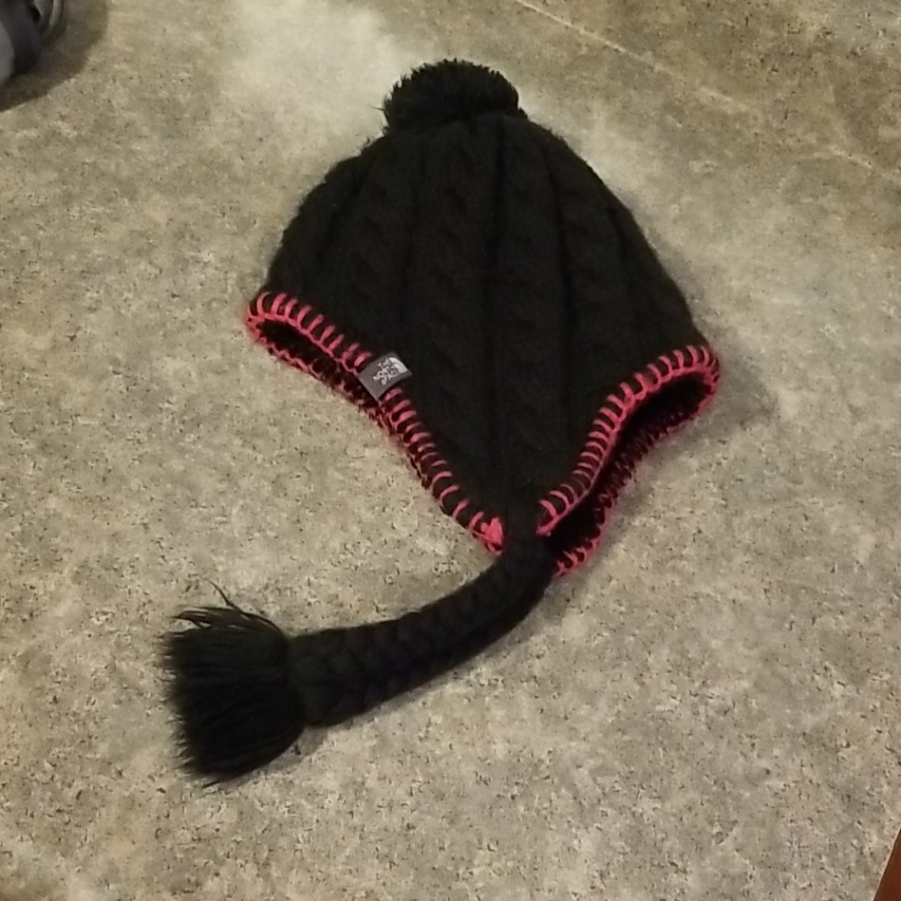 The north face pom pom hat